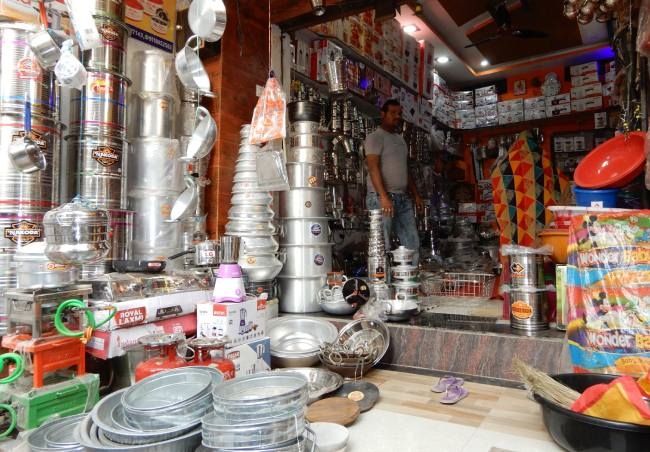 धनतेरस और दिवाली के लिए शहर के बाजार सज धज के पूरी तरह से तैयार