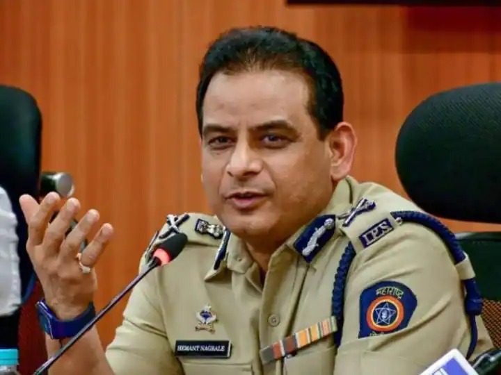 मुंबई पुलिस अपने ही 3 पुलिस अधिकारियों के खिलाफ दर्ज किया वसूली का मामला..