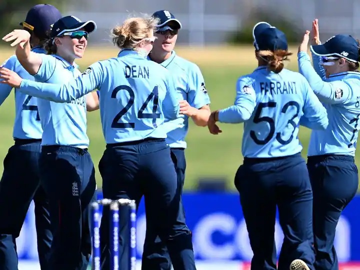 खराब बल्लेबाजी के चलते हारी भारतीय महिला टीम, इंग्लैंड 4 विकेट से जीती.