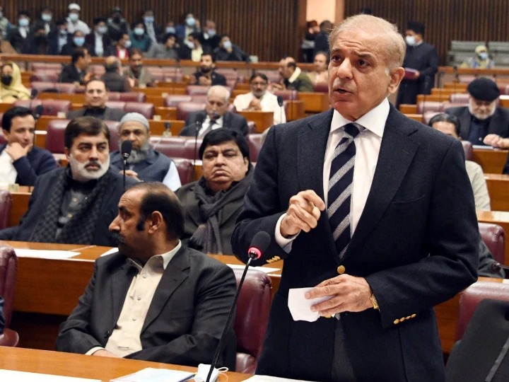 पाकिस्तान की संसद में शुरू की गई शहबाज शरीफ को नया प्रधानमंत्री चुनने की प्रक्रिया .