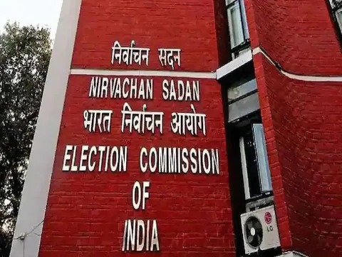 चुनाव आयोग ने वोटर लिस्ट में नाम शामिल कराने के लिए उम्र 17 वर्ष की