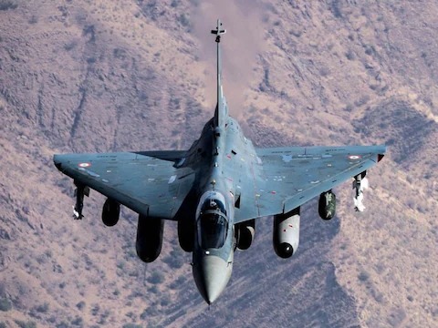 दुनिया के 6 देशों ने भारत के हल्के लड़ाकू विमान तेजस में दिखाई रुचि