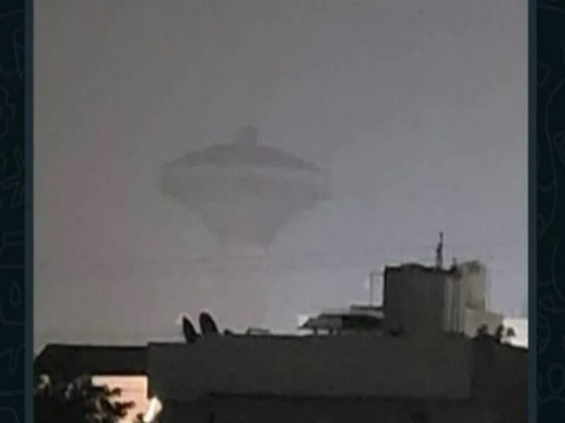 दिल्ली के आसमान में दिखा’एलियंस’ का जहाज? फोटो खींचने के लिए लोगों में मची होड़