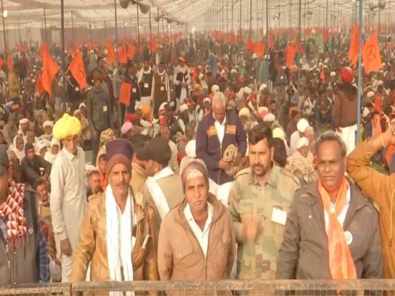 दिल्ली के रामलीला मैदान में डटे 20 से 30 हजार किसान, मांगों को लेकर कर रहे ‘किसान गर्जना रैली’