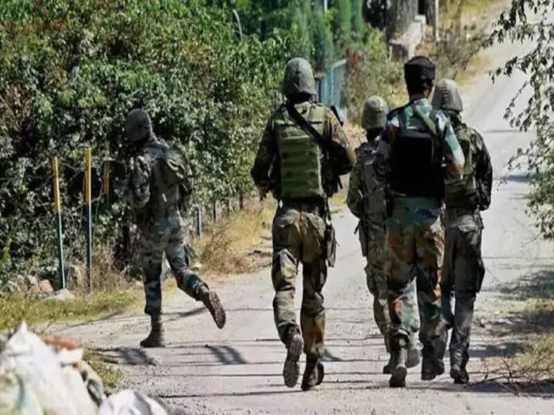 जम्मू-कश्मीर में हुई मुठभेड़ में तीन आतंकी ढेर, काफी संख्या में हथियार बरामद