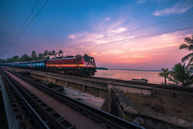 Budget 2023-24: इंडियन रेलवे को मिल सकता है बड़ा तोहफा, देश में 1,00,000 किलोमीटर का ट्रैक बिछाने कि संभावना