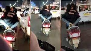 लखनऊ : स्कूटी सवार युवक-युवती का बेशर्मी भरा वीड‍ियो हुआ वायरल,पुलिस ने युवक को पकड़ा