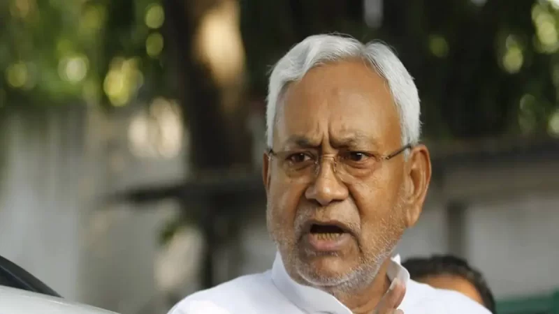 Bihar Politics: रामचरितमानस विवाद पर नीतीश ने की शिक्षा मंत्री के बयान की निंदा, कहा- आहत करने वाली धार्मिक टिप्पणी बर्दाश्त नहीं