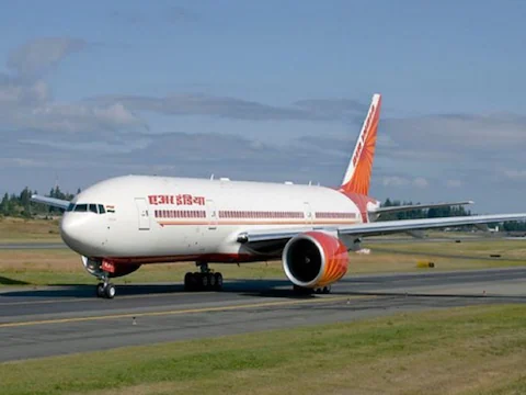 अमेरिका से दिल्ली आ रही एयर इंडिया फ्लाइट की इमरजेंसी लैंडिंग, 300 यात्री थे सवार
