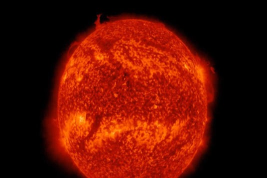 टूटा सूरज का एक बड़ा हिस्सा,पृथ्वी पर क्या पड़ेगा असर? वैज्ञानिकों ने किया खुलासा
