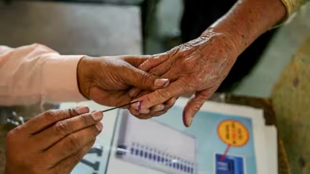 UP Nikay Chunav 2023: मतदाता तय करेंगे भविष्य, समझें कानपुर मंडल का समीकरण