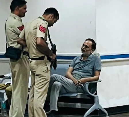 तिहाड़ जेल : बाथरूम में गिरे पूर्व मंत्री सत्येंद्र जैन,4 दिन में दूसरी बार पहुंचे अस्पताल