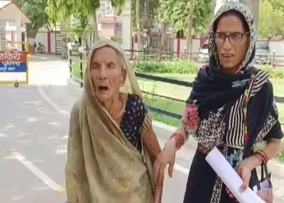 कानपुर :100 साल की महिला पर रंगदारी की FIR दर्ज, जानिए पूरा मामला