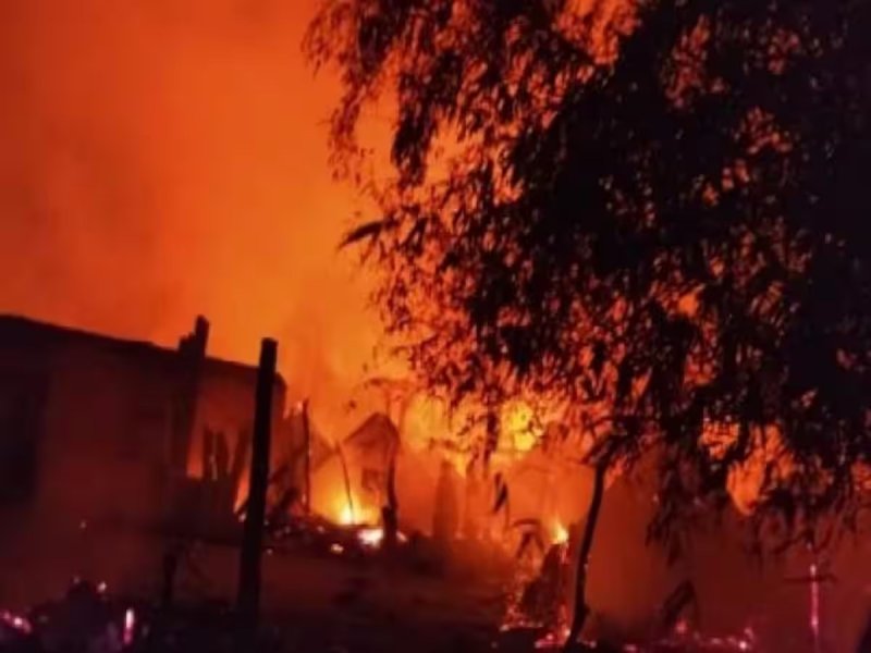 यूपी में हुआ दर्दनाक हादसा, आग लगने से एक ही परिवार के 4 बच्चों समेत 5 लोगों की मौत से हड़कंप