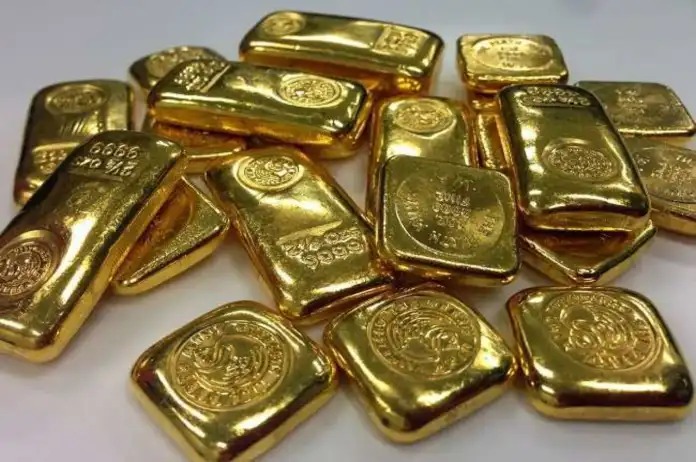 वाराणसी हवाई अड्डे के बाथरूम में एक करोड़ रुपये कीमत का तस्करी का सोना बरामद किया गया