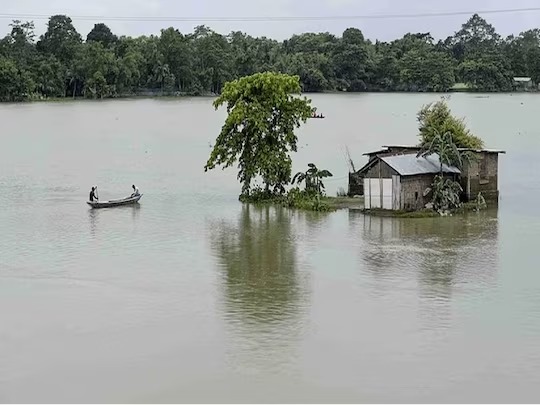 Assam flood: असम में अगले 5 दिनों तक होगी भारी बारिश, IMD के ‘रेड’ अलर्ट के बीच कैसे हैं हालात