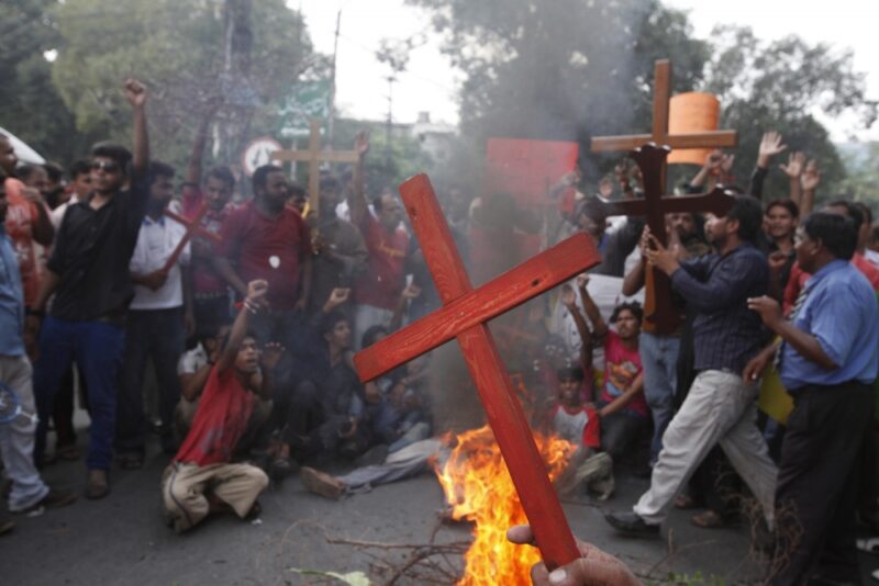 पाकिस्‍तान में बाइबिल का अपमान और ईसाई चर्चों में तोड़फोड़