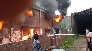 Saharanpur: पटाखा फैक्टरी में लगी आग से हुआ विस्फोट, मजदूर की जिंदा जलकर हुई मौत…