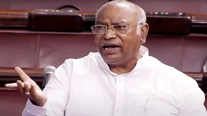 कांग्रेस अध्यक्ष मल्लिकार्जुन खड़गे ने बीजेपी को याद दिलाए पिछले 50 साल, कहा- मोदी सरकार में सबसे कम हुई जनता की बचत