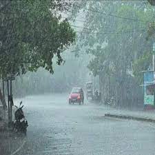 Himachal Weather: हिमाचल में मौसम का रुख बदला, कई भागों में हुई झमाझम बारिश, जारी हुआ येलो अलर्ट…