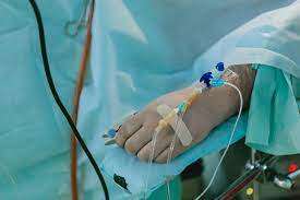 चिकित्सकों की लपरवाही से मरीज की सांस फुली, अल्ट्रासाउंड कराने आया था रोगी, खाली ऑक्सीजन सिलिंडर लगाकर भेजा…