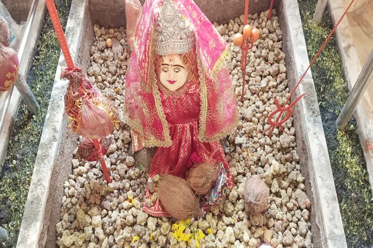 Shardiya Navratri 2023: पत्थर के प्रसाद से खुश होती है माता, छत्तीसगढ़ के बिलासपुर में है यह अनोखा मंदिर…