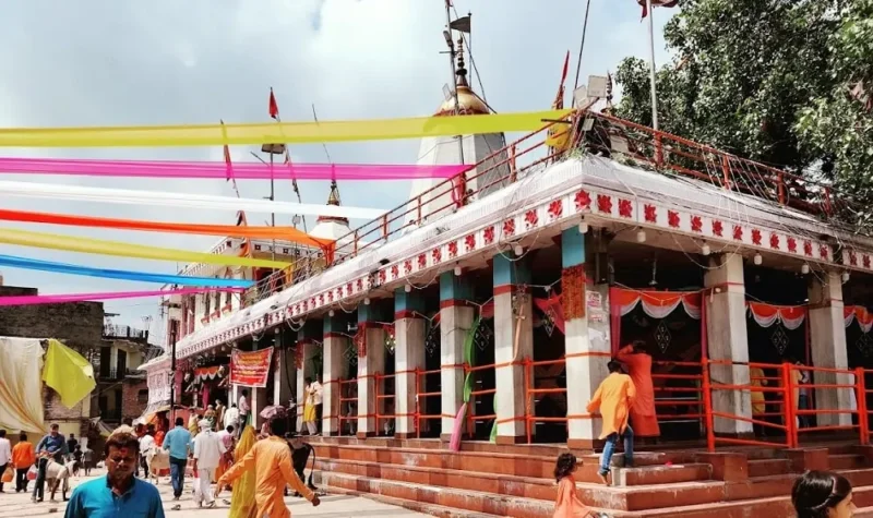 Navratri 2023: शारदीय नवरात्री के दूसरे दिन भक्तों ने की  मां ब्रह्मचारिणी की पूजा, मंदिर के बाहर लगी लंबी कतार…