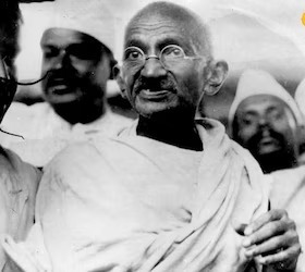 राष्ट्रपिता महात्मा गांधी की जयंती को पूरे देश में स्वच्छता दिवस के तौर पर मनाया जा रहा है