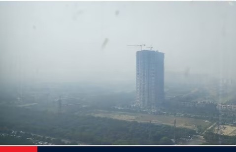 दिल्ली-नोएडा में पराली के धुंए ने बढ़ा दी मुश्किलें, इन इलाकों में हालात खराब