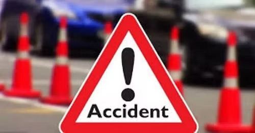 accident: नशे की हालत में कार चालक ने घर के बाहर खेल रही मासूम और एक रिक्शे में मारी टक्कर, दोनो की हालत गंभीर…