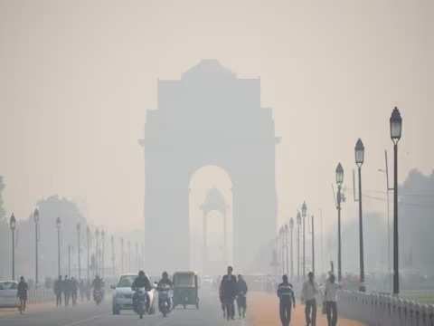 दिल्ली से ज्यादा मुंबई की हवा हुई दमघोंटू, AQI बेहद खराब श्रेणी में पहुंची