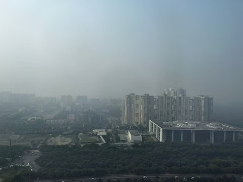 ‘बहुत खराब’ हुई दिल्ली-NCR की हवा, धीरे-धीरे दूभर हो रहा सांस लेना