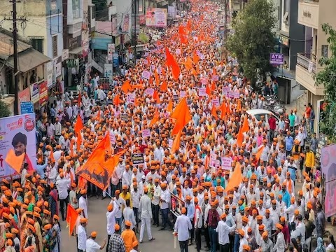 मराठा आंदोलन के चलते खूब हंगामा, आखिर क्यों फैसला नहीं कर पा रही महाराष्ट्र सरकार? जानें वजह