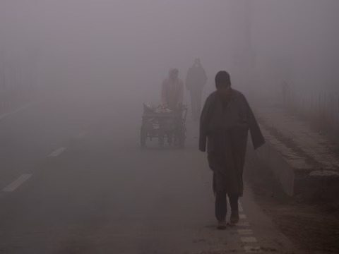 उत्तर भारत के कई हिस्सों में ठंड ने दी दस्तक,राजधानी में पारा लुढ़क कर 9 डिग्री के करीब पहुंचा