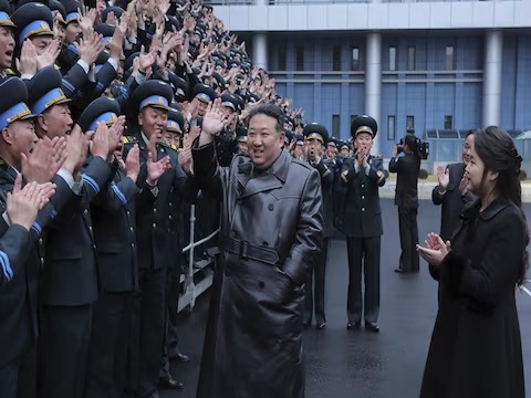 उत्तर कोरियाई नेता किम जोंग उन हमले की तैयारी में, सीमा पर भेजी सेना, भारी हथियार भी किए तैनात