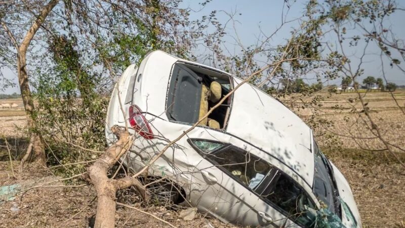 Road Accident : विपरीत दिशा से आ रही कार ने स्कूटी  को मारी जोरदार टक्कर, 2 की हुई मौत…