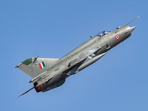 तेजस लड़ाकू विमान: IAF को जल्द मिलेगा स्वदेशी तेजस, जानें लड़ाकू विमान की खूबियां