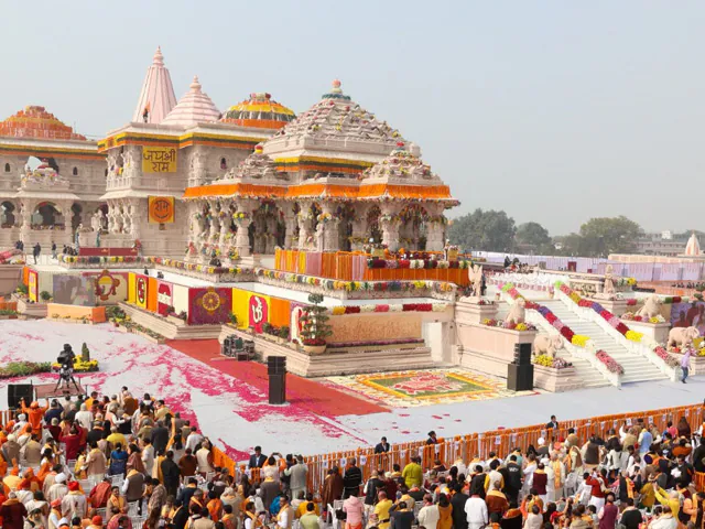 Ram Mandir: प्रानप्रतिष्ठा के बाद प्रभु के दरबार में लगी भक्तों की भीड़, 18 घंटे लगातार दिए रामलला ने दर्शन…
