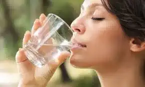 पानी पीने के फायदे और नुकसान :पानी पीने के 7 चमत्कारी फायदे, दिल और दिमाग दोनों को रखे दुरुस्त, वजन घटाने में भी कारगर